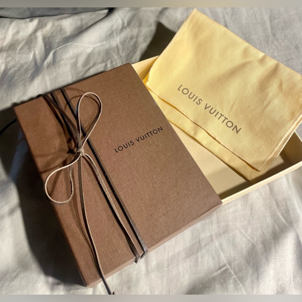 Louis Vuitton Box With Day Timer - image 1